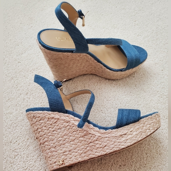 Michael Kors Jill Blue Denim Open Toe Wedge Shoes sz9 - Picture 1 of 11